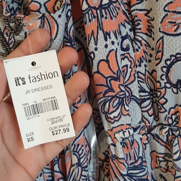 Dress - Picture 7 of 8